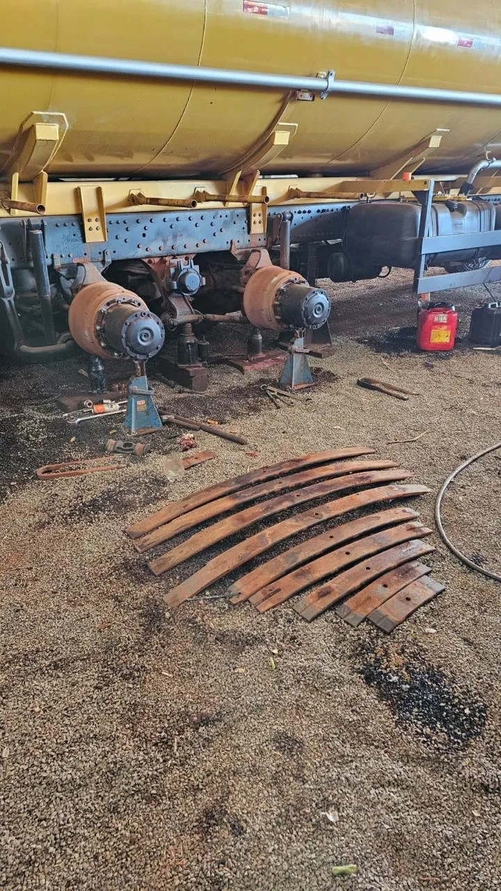 Posto de molas da MF Diesel com feixe de molas em serviço